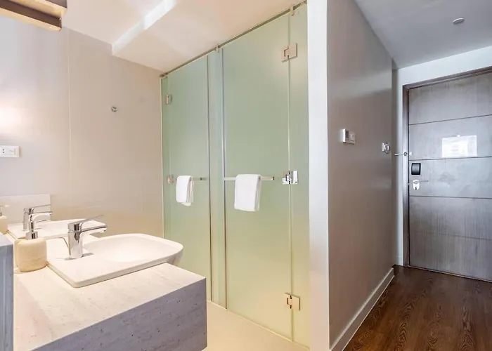Novotel Executive At Rosalina Acqua Mandaluyong