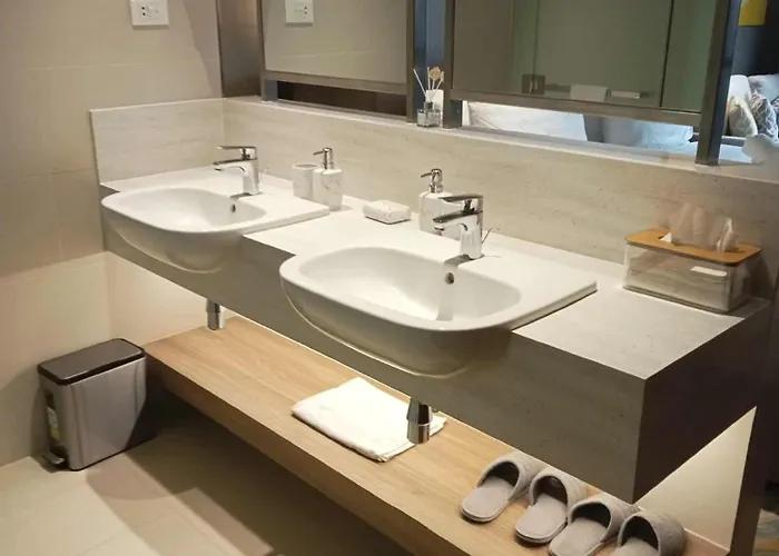 Novotel Executive At Rosalina Acqua Mandaluyong * Manila