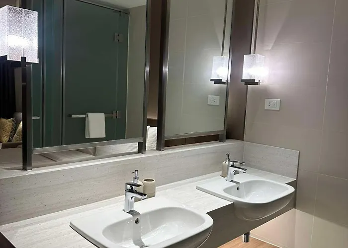 Novotel Executive At Rosalina Acqua Mandaluyong * Manila